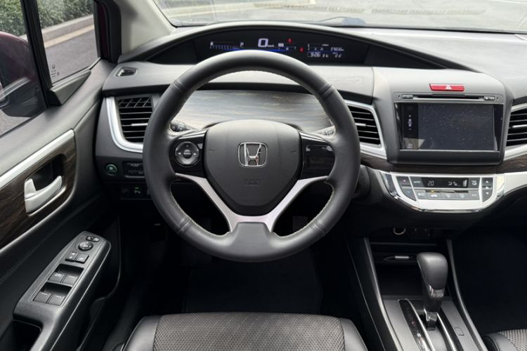 Used Honda Jade 2017 1.8L automatic Comfort version 5 seats Interior 6