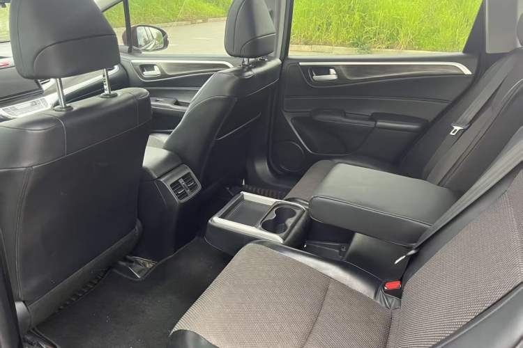 Used Honda Jade 2017 1.8L automatic Comfort version 5 seats Interior 6