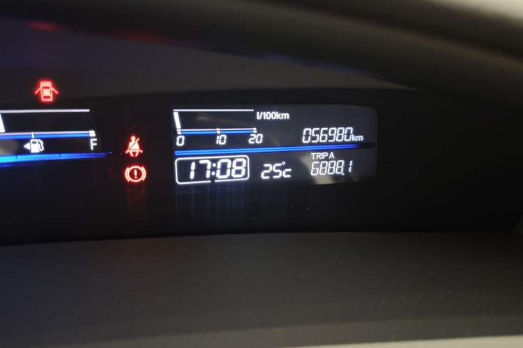 Used Honda Jade 2017 1.8L automatic Comfort version 5 seats Interior 7