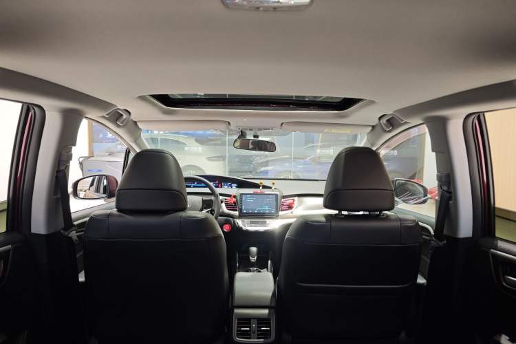 Used Honda Jade 2017 1.8L automatic Comfort version 5 seats Interior 8