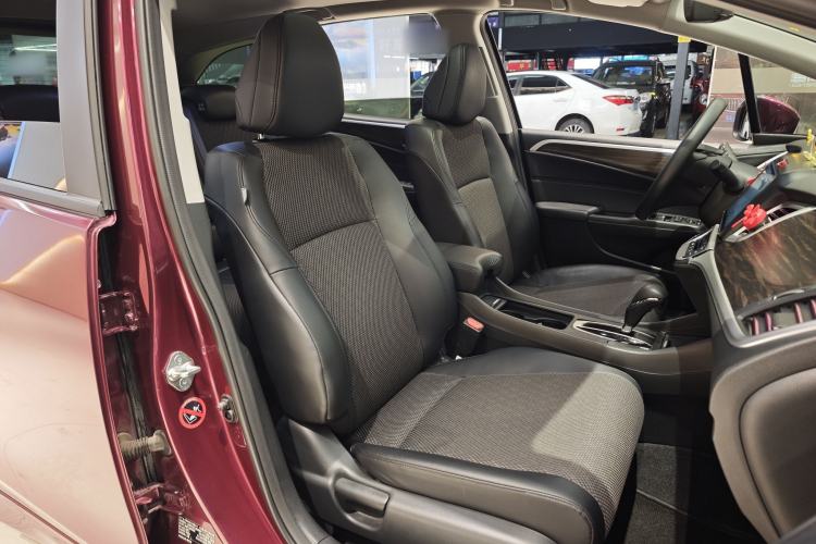 Used Honda Jade 2017 1.8L automatic Comfort version 5 seats Interior 9