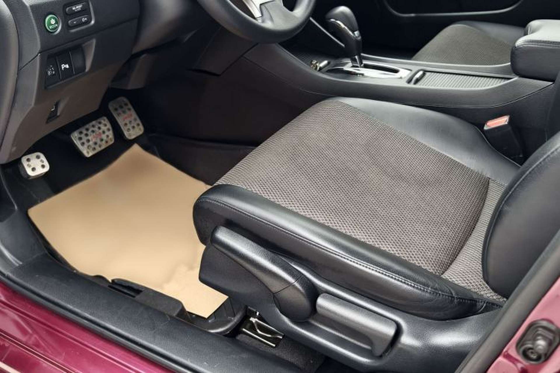 Used Honda Jade 2017 1.8L automatic Comfort version 5 seats Left Front Seat