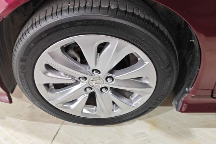 Used Honda Jade 2017 1.8L automatic Comfort version 5 seats Left Front Wheel Hub