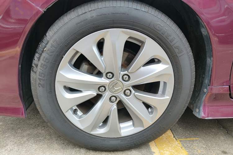 Used Honda Jade 2017 1.8L automatic Comfort version 5 seats Left Front Wheel Hub