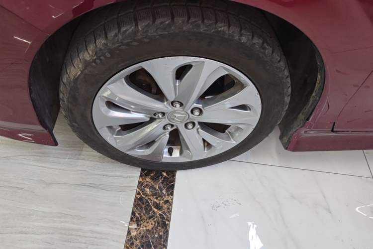 Used Honda Jade 2017 1.8L automatic Comfort version 5 seats Left Front Wheel Hub