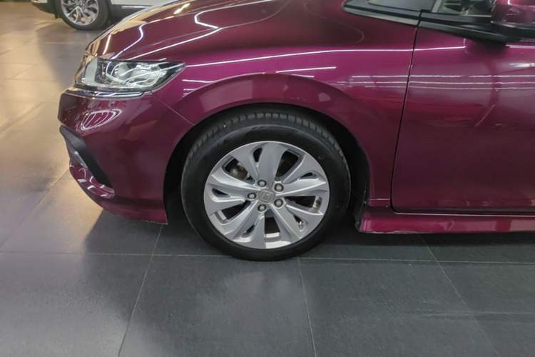 Used Honda Jade 2017 1.8L automatic Comfort version 5 seats Left Front Wheel Hub