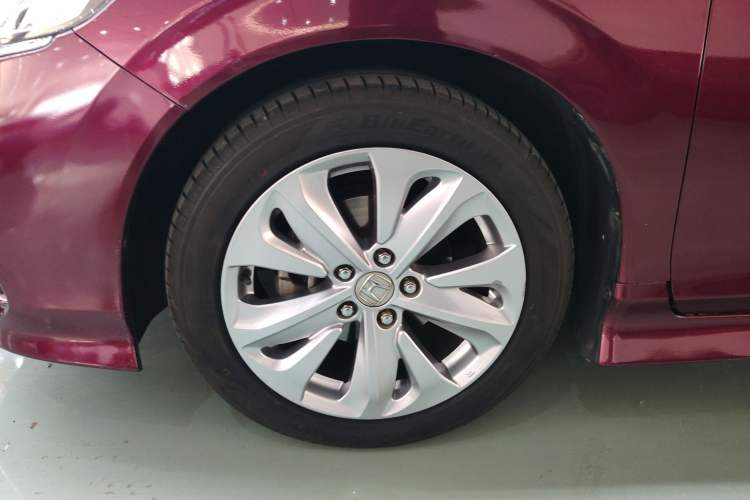 Used Honda Jade 2017 1.8L automatic Comfort version 5 seats Left Front Wheel Hub