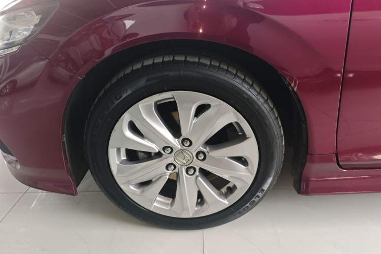 Used Honda Jade 2017 1.8L automatic Comfort version 5 seats Left Front Wheel Hub