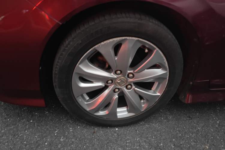 Used Honda Jade 2017 1.8L automatic Comfort version 5 seats Left Front Wheel Hub