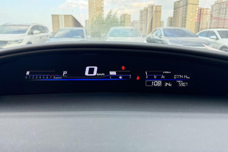Used Honda Jade 2017 1.8L automatic Comfort version 5 seats Odometer Close Up