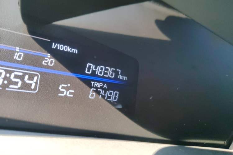 Used Honda Jade 2017 1.8L automatic Comfort version 5 seats Odometer Close Up