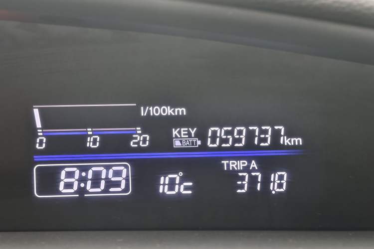Used Honda Jade 2017 1.8L automatic Comfort version 5 seats Odometer Close Up