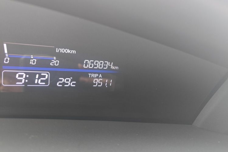 Used Honda Jade 2017 1.8L automatic Comfort version 5 seats Odometer Close Up