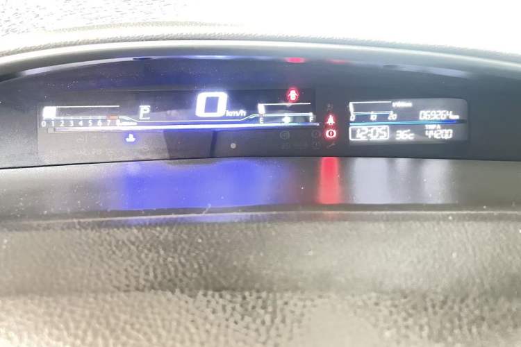 Used Honda Jade 2017 1.8L automatic Comfort version 5 seats Odometer Close Up