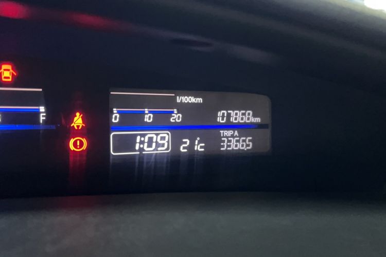 Used Honda Jade 2017 1.8L automatic Comfort version 5 seats Odometer Close Up