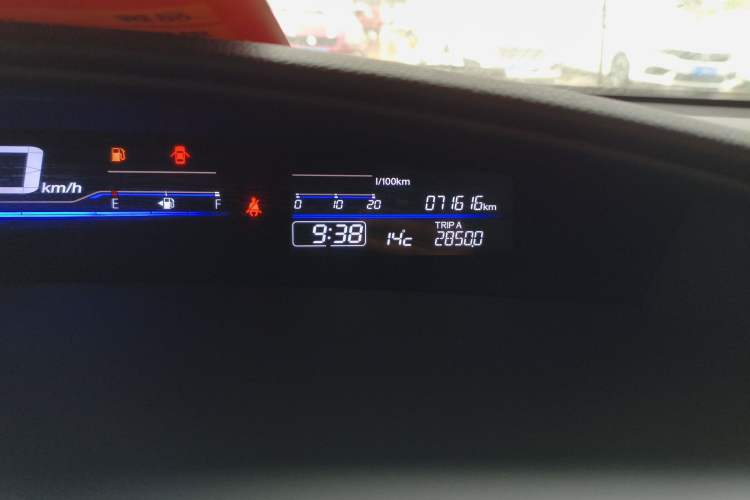 Used Honda Jade 2017 1.8L automatic Comfort version 5 seats Odometer Close Up