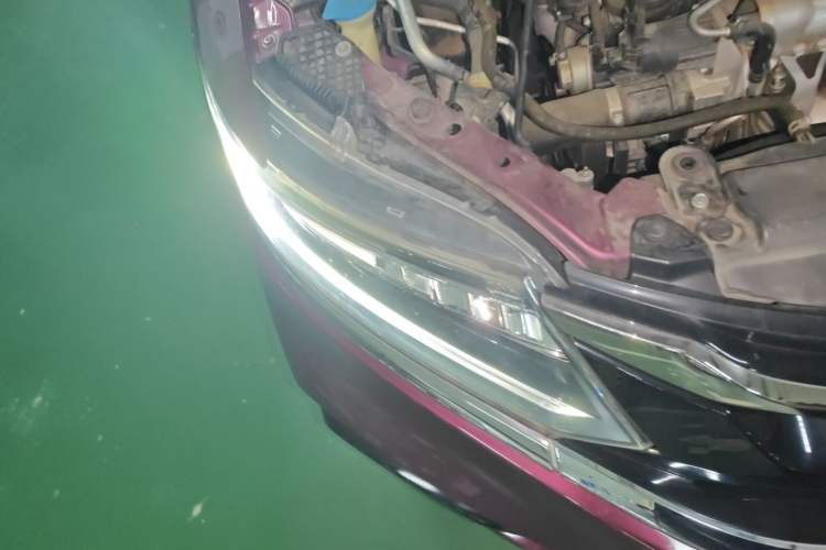 Used Honda Jade 2017 210 TURBO CVT Luxury Edition 5 Seats Right Front Headlight