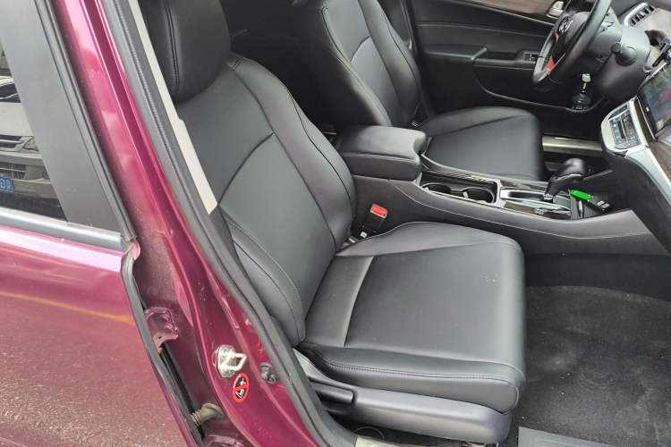 Used Honda Jade 2017 1.8L automatic Comfort version 5 seats Right Front Seat