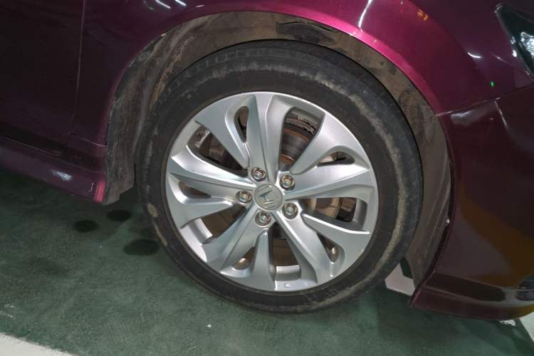 Used Honda Jade 2017 1.8L automatic Comfort version 5 seats Right Front Wheel Hub