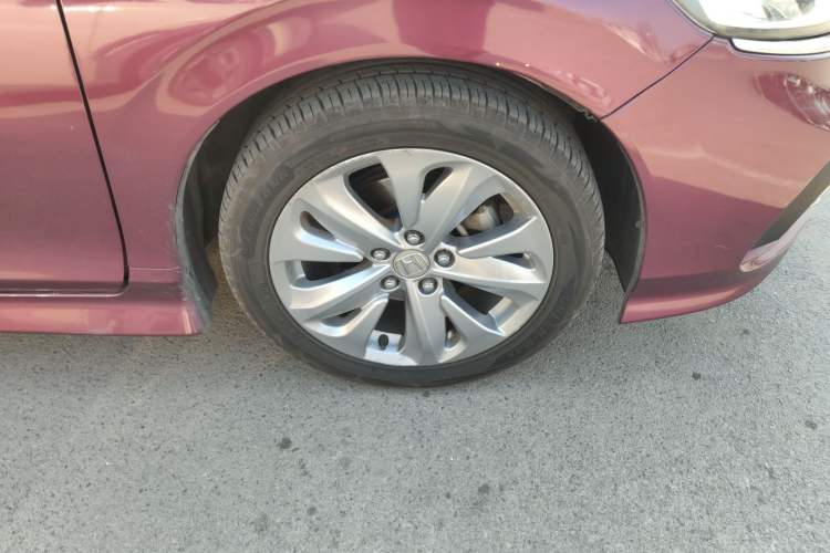 Used Honda Jade 2017 1.8L automatic Comfort version 5 seats Right Front Wheel Hub