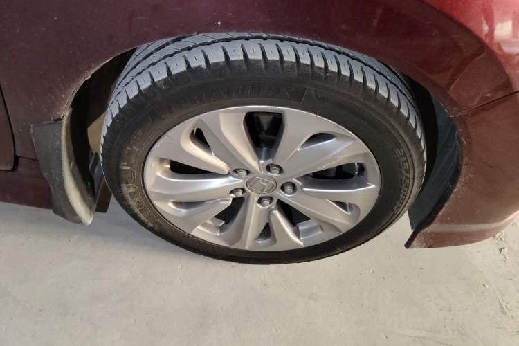 Used Honda Jade 2017 1.8L automatic Comfort version 5 seats Right Front Wheel Hub