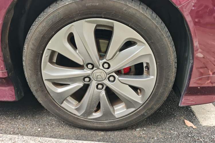 Used Honda Jade 2017 1.8L automatic Comfort version 5 seats Right Front Wheel Hub