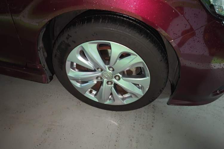 Used Honda Jade 2017 1.8L automatic Comfort version 5 seats Right Front Wheel Hub