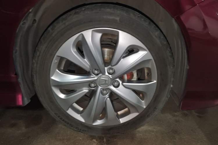 Used Honda Jade 2017 1.8L automatic Comfort version 5 seats Right Front Wheel Hub