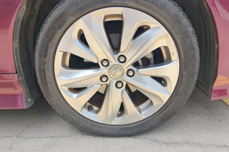 Used Honda Jade 2017 1.8L automatic Comfort version 5 seats Right Front Wheel Hub