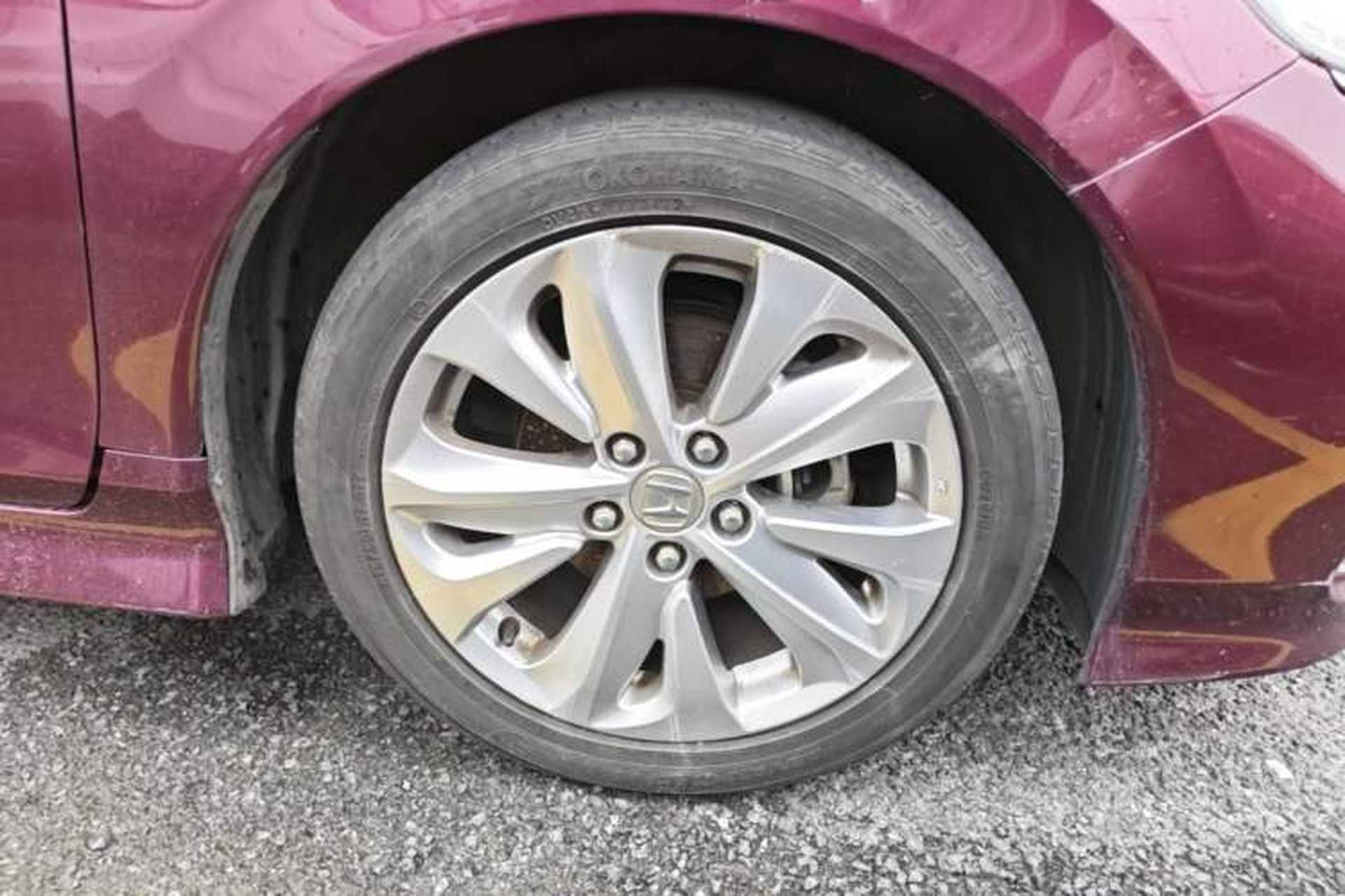 Used Honda Jade 2017 1.8L automatic Comfort version 5 seats Right Front Wheel Hub