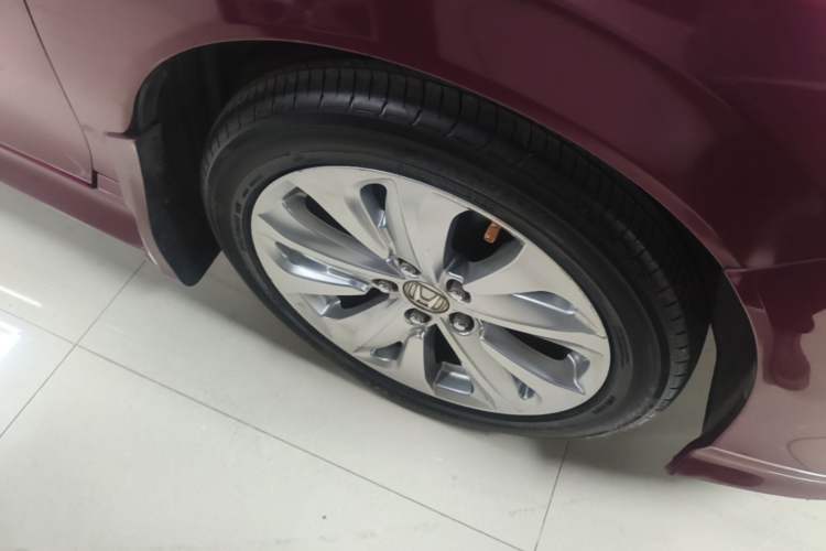 Used Honda Jade 2017 1.8L automatic Comfort version 5 seats Right Front Wheel Hub