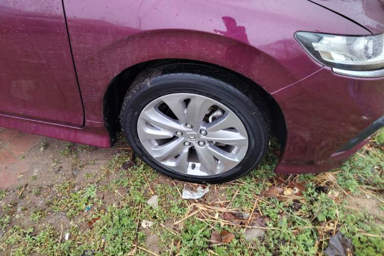 Used Honda Jade 2017 1.8L automatic Comfort version 5 seats Right Front Wheel Hub