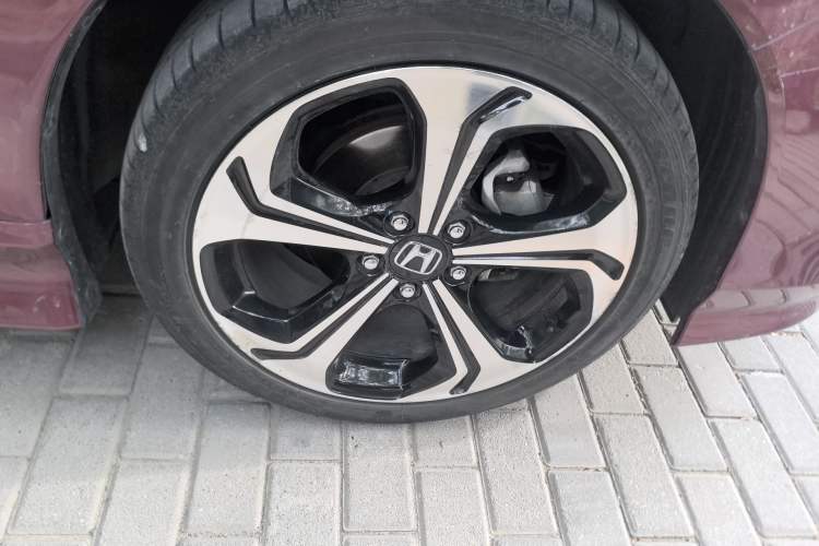 Used Honda Jade 2017 210TURBO CVT Luxury Edition 6 Seats Right Front Wheel Hub