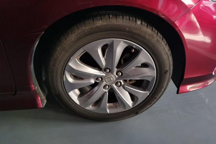 Used Honda Jade 2017 1.8L automatic Comfort version 5 seats Right Front Wheel Hub