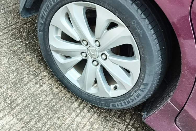 Used Honda Jade 2017 1.8L automatic Comfort version 5 seats Right Rear Wheel Hub