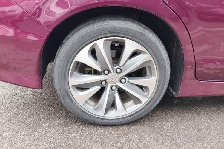 Used Honda Jade 2017 1.8L automatic Comfort version 5 seats Right Rear Wheel Hub