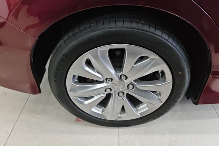 Used Honda Jade 2017 1.8L automatic Comfort version 5 seats Right Rear Wheel Hub