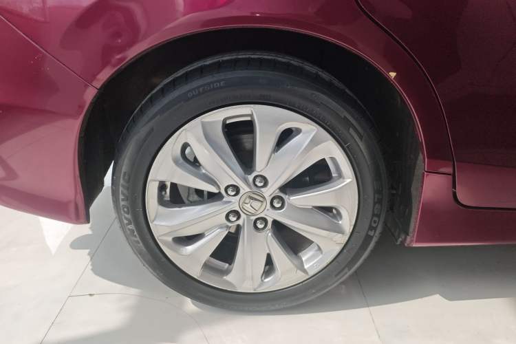 Used Honda Jade 2017 1.8L automatic Comfort version 5 seats Right Rear Wheel Hub