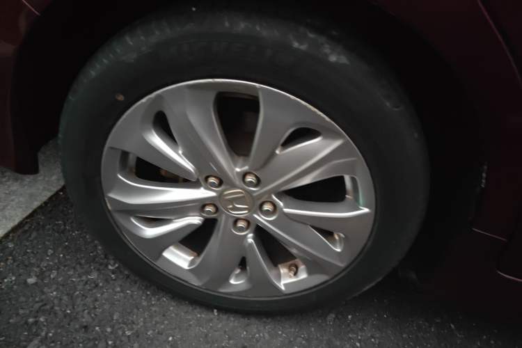 Used Honda Jade 2017 1.8L automatic Comfort version 5 seats Right Rear Wheel Hub