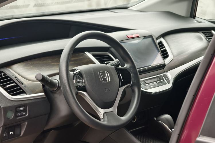 Used Honda Jade 2017 1.8L automatic Comfort version 5 seats Steering Wheel