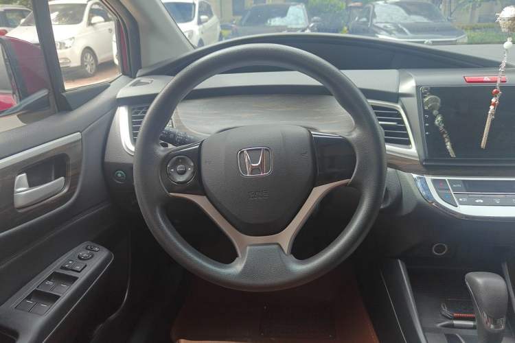 Used Honda Jade 2017 1.8L automatic Comfort version 5 seats Steering Wheel
