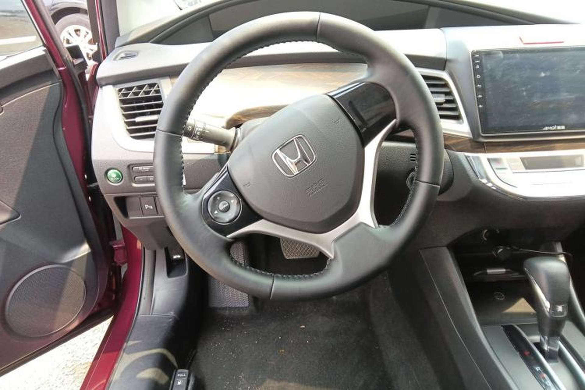 Used Honda Jade 2017 1.8L automatic Comfort version 5 seats Steering Wheel