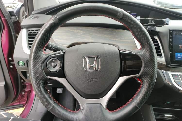 Used Honda Jade 2017 1.8L automatic Comfort version 5 seats Steering Wheel