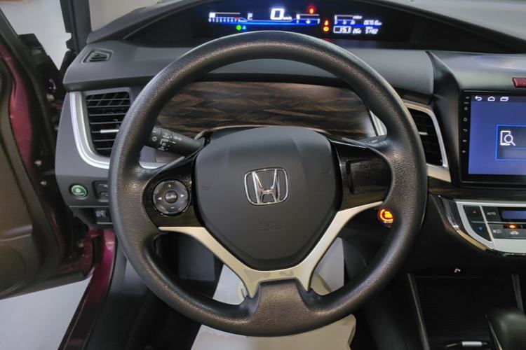 Used Honda Jade 2017 1.8L automatic Comfort version 5 seats Steering Wheel