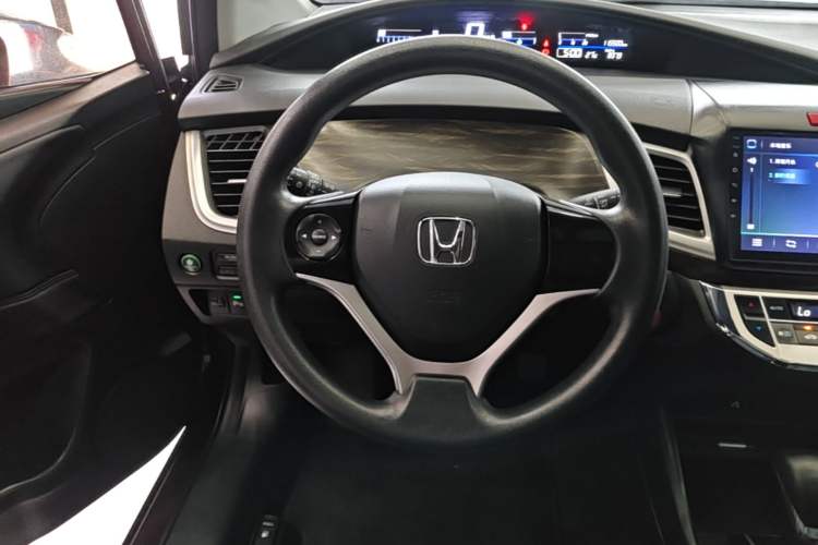 Used Honda Jade 2017 1.8L automatic Comfort version 5 seats Steering Wheel
