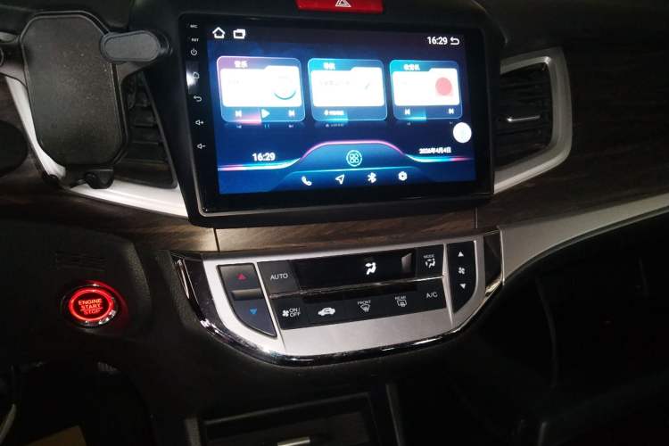 Used Honda Jade 2017 1.8L automatic Comfort version 5 seats Audio And AC Panel