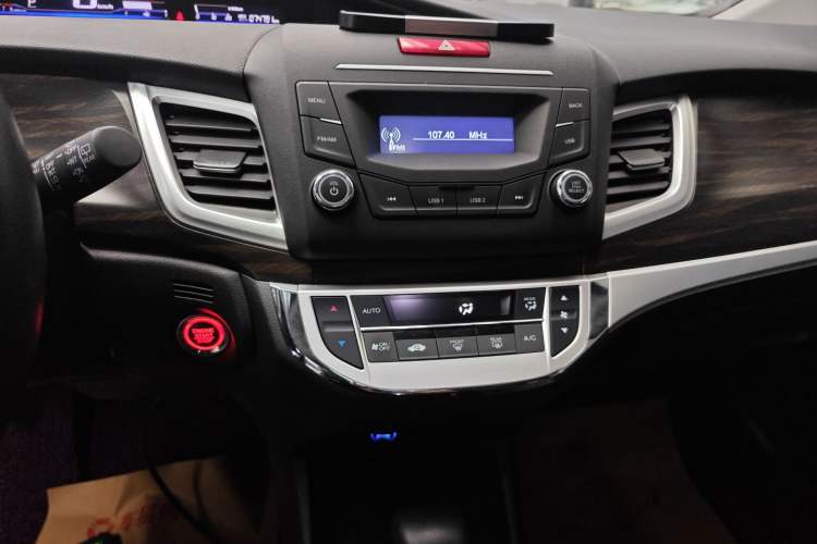 Used Honda Jade 2017 1.8L automatic Comfort version 5 seats Audio And AC Panel