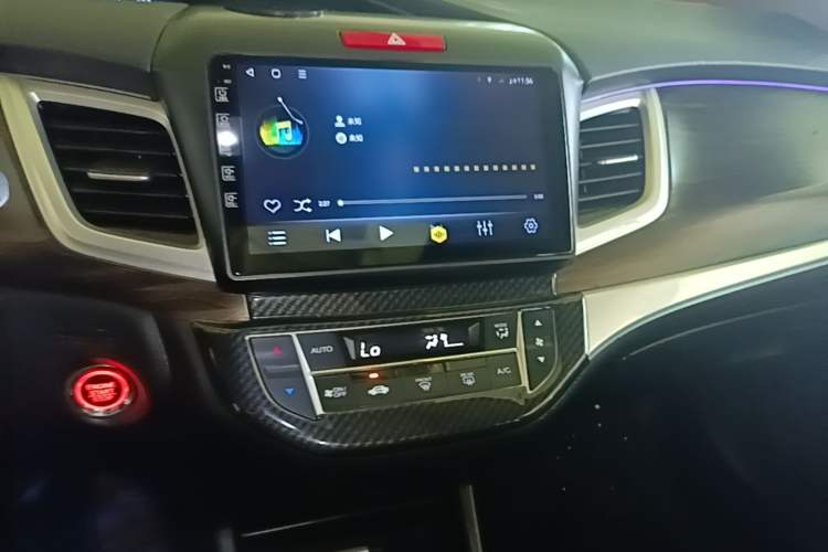 Used Honda Jade 2017 1.8L automatic Comfort version 5 seats Audio And AC Panel