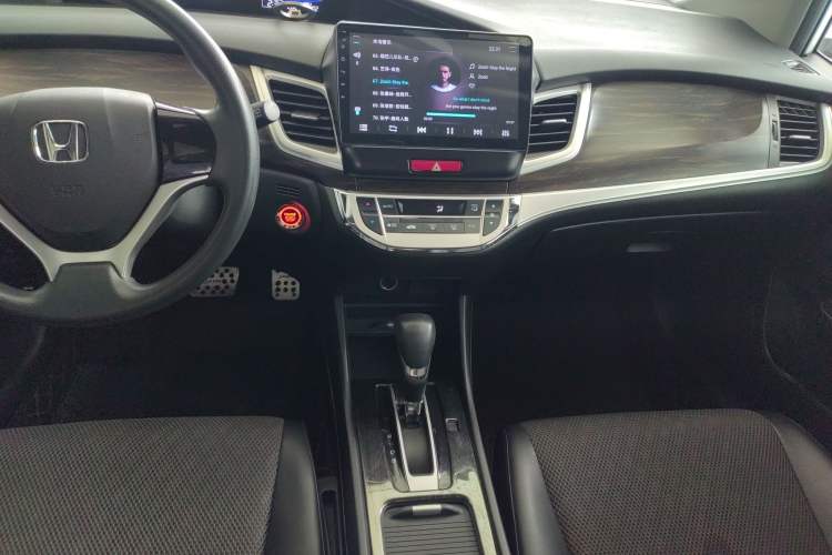 Used Honda Jade 2017 1.8L automatic Comfort version 5 seats Audio And AC Panel