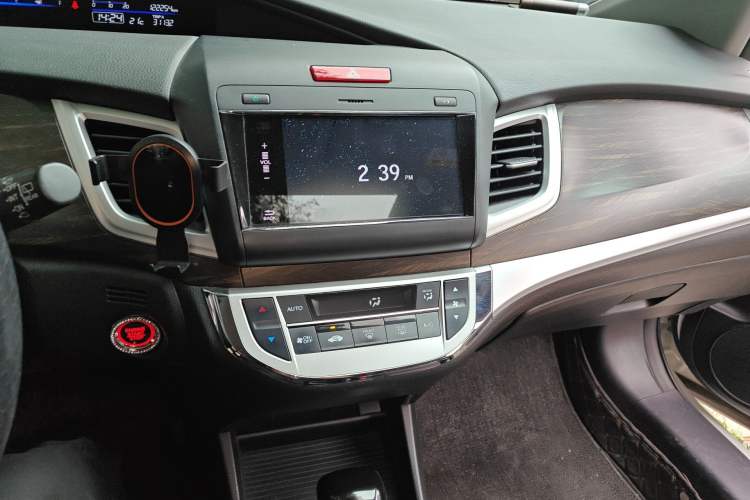 Used Honda Jade 2017 1.8L automatic Comfort version 5 seats Audio And AC Panel